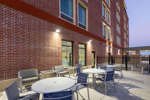 La Quinta Inn & Suites by Wyndham Dallas - Frisco Stadium