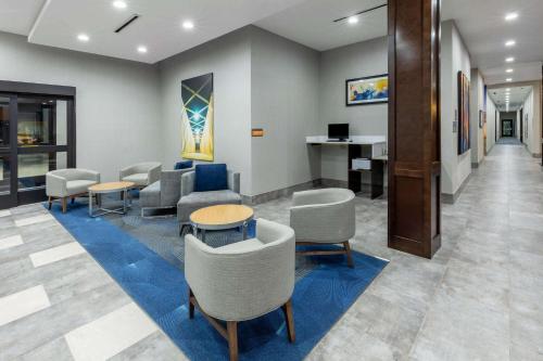 La Quinta Inn & Suites by Wyndham Dallas - Frisco Stadium