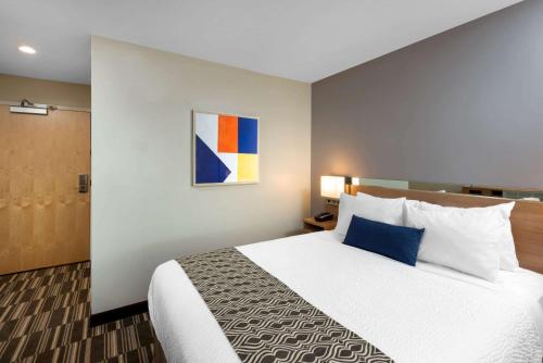 Microtel Inn & Suites by Wyndham Farmington - image 11
