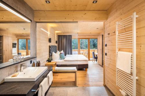 3 bedrooms, 5 beds