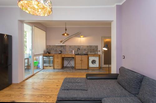 Colorful 2BDR Apartment in the City Center, Sofia (Foto 9)