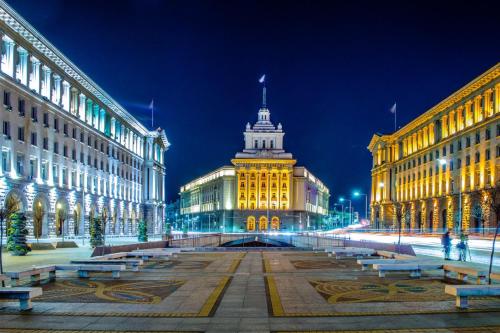 Top Center Apartment next to Vitosha Boulevard - image 2