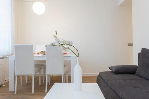 Modern Apartment in the City Center, София (фото 8)