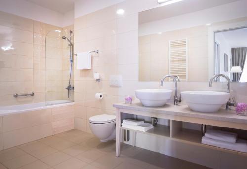One-Bedroom Apartment with Balcony or Terrace