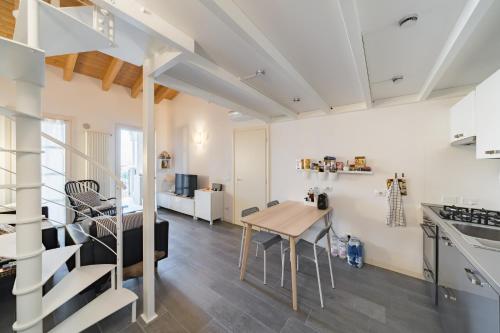  PooL - Relais Fasanella - by Host4U in Toscolano-Maderno