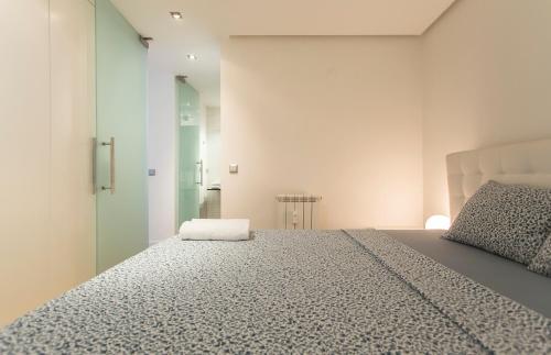 Modern Apartment in the City Center, София (фото 5)