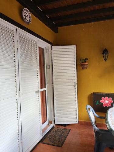 Casa baja preciosa con jardin privado en primera linea naturista!