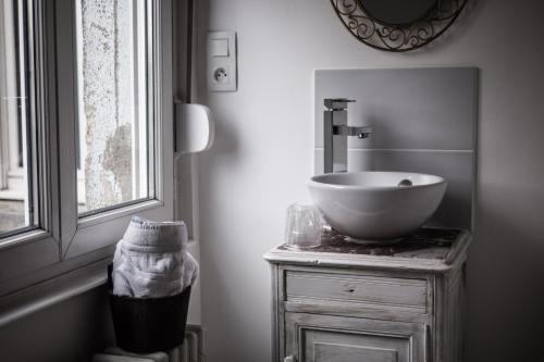 Fürdőszoba, Le Bannier Hotel Restaurant in Chateaudun-Bannier