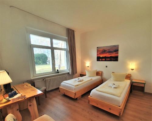 2 twin beds