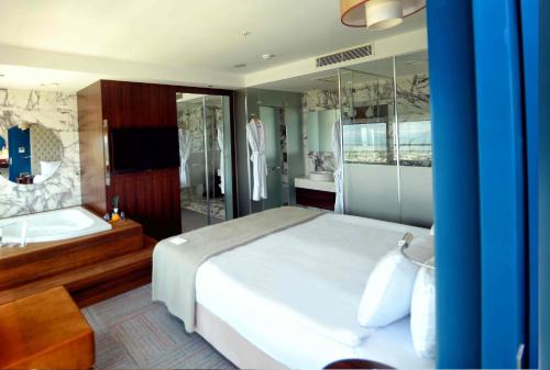 Ramada Encore by Wyndham Izmir, Izmir (zdjęcie 3)