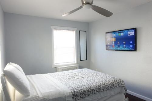 Best Home To Visit NYC+Hot Tub+EWR Airport+Free Parking in Hillside, USA