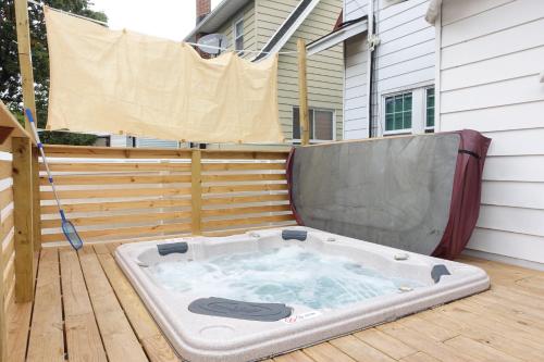 Best Home To Visit NYC+Hot Tub+EWR Airport+Free Parking