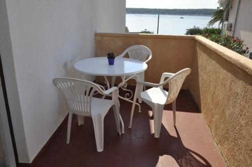 Apartment in Barbat with sea view, balcony, air conditioning 660-4