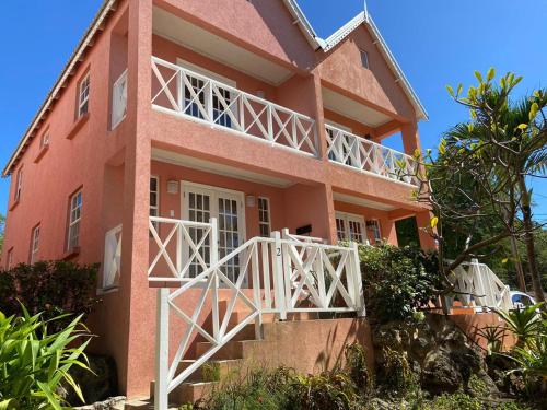 Inviting 2-Bed Apartment West Coast Private