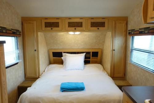Best RV-Studio to Visit NYC-EWR Airport-Free Parking in Hillside, USA