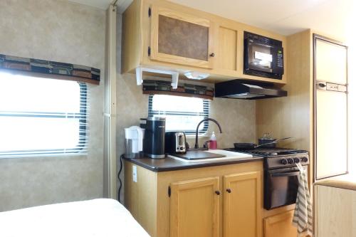 Best RV-Studio to Visit NYC-EWR Airport-Free Parking in Hillside, USA