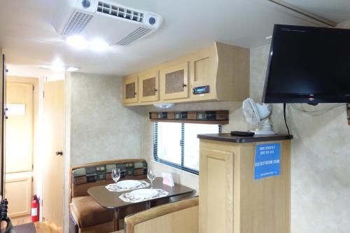 Best RV-Studio to Visit NYC-EWR Airport-Free Parking in Hillside, USA