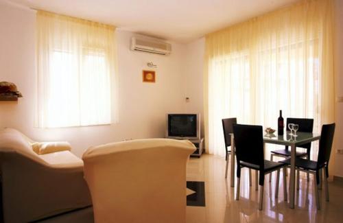 Apartment in Zadar with sea view, balcony, air conditioning, WiFi 858-2, Zadar (Foto 5)