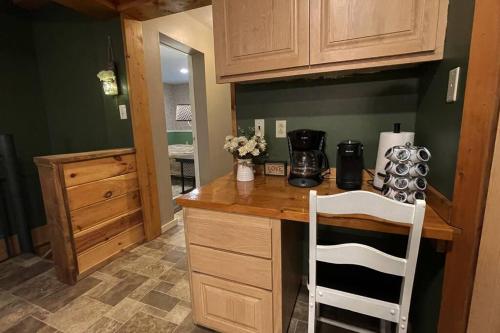 Rustic Updated Cozy Lake House! Close to skiing! in 安特里姆 (NH)