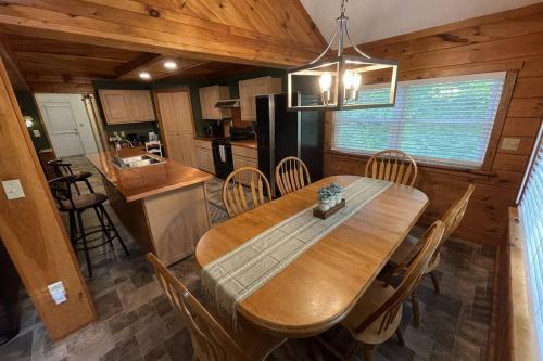 Rustic Updated Cozy Lake House! Close to skiing! in 安特里姆 (NH)