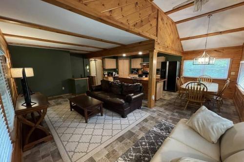 Rustic Updated Cozy Lake House! Close to skiing! in 安特里姆 (NH)