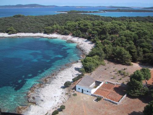 . Studio apartment in Veli Rat with sea view, balcony, washing machine 882-1