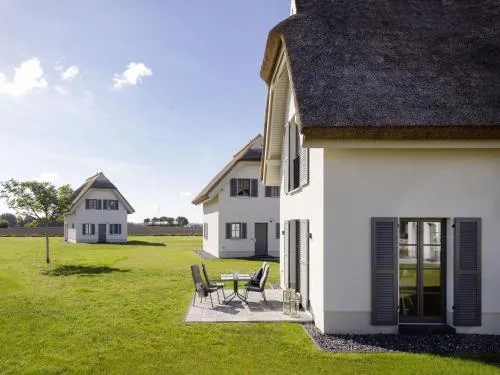 Reetland am Meer - Superior Reetdachvilla mit 2 Schlafzimmern E01 in Dranske, Deutschland