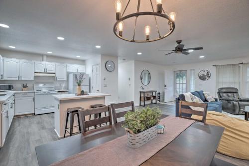 Pet-Friendly PNW Home, 1 Mi to Rockaway Beach, Rockaway Beach