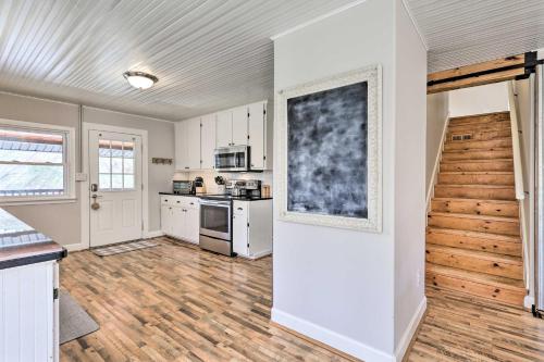 Stylish Vilas Hideaway Hike, Ski and Explore! in Sugar Grove (NC)