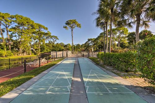 Sarasota Oasis with Lanai and Community Hot Tub!