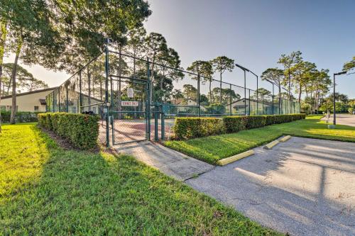 Sarasota Oasis with Lanai and Community Hot Tub!