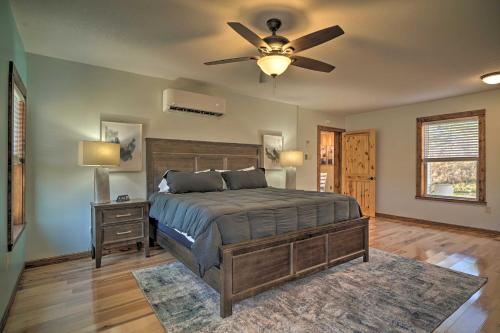 Caryville Home with Dock, Steps to Norris Lake! in 加利威爾