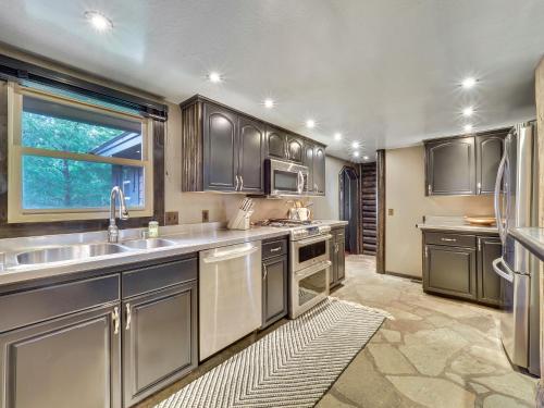 Black Duck Cottage in Hayes Township