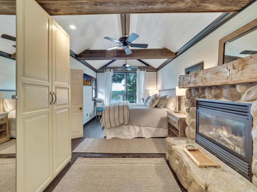 Black Duck Cottage in Hayes Township