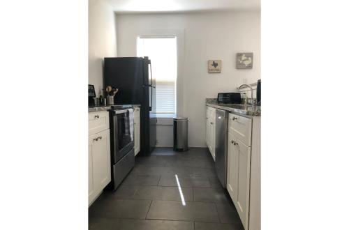 Impressive Cozy Historic 2BR Apt Near Downtown in San Antonio, USA