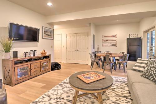 Poconos Townhome - Walk to Big Boulder Lake! in Lake Harmony, USA
