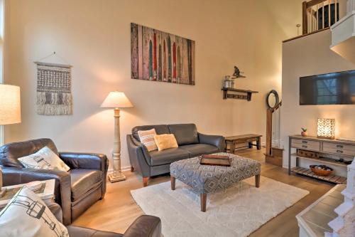 Poconos Townhome - Walk to Big Boulder Lake! in Lake Harmony, USA