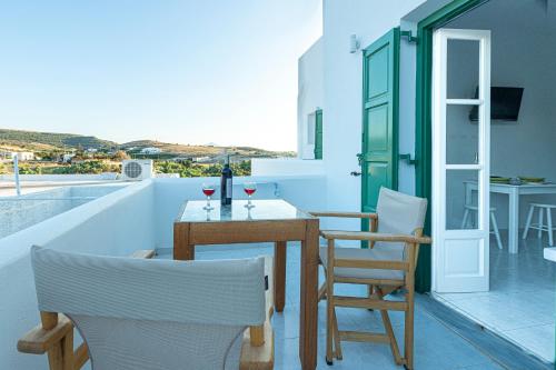 Gaia lux inn in Milos Island