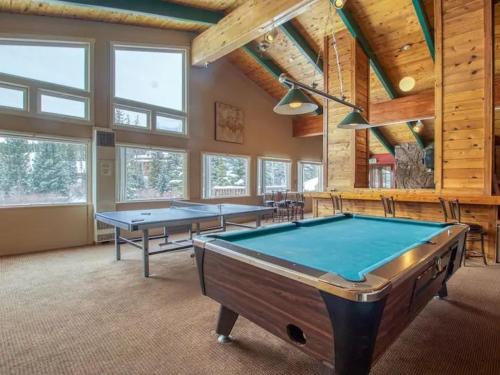 Cozy Wildernest Loft at the top of Buffalo Mountain condo