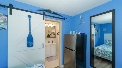 Heated Pool, Fireplace, 70' TV, Waterfront & More!