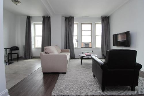 FRONTDESK Modern 1 BR Apt by Promontory Point