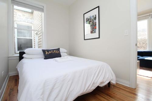 Updated Wicker Park 2BR with W&D by Zencity - image 5