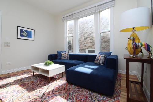 Updated Wicker Park 2BR with W&D by Zencity - image 11