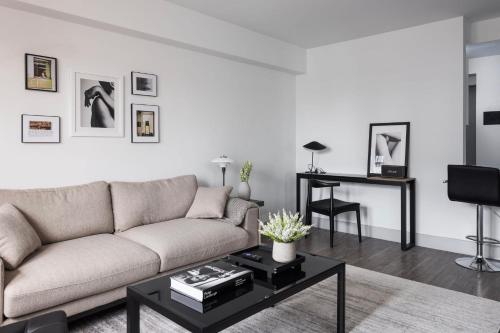 Modern CWE 1BR near BJC by Zencity - image 6