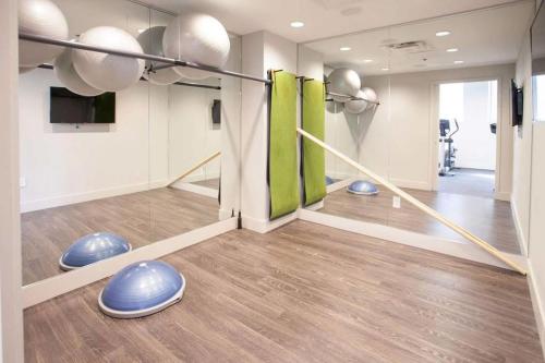 Modern CWE 1BR near BJC by Zencity - image 10