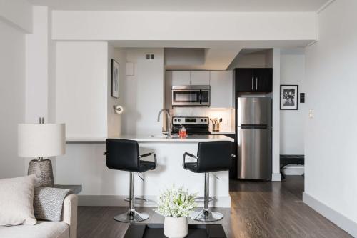 Modern CWE 1BR near BJC by Zencity - image 6