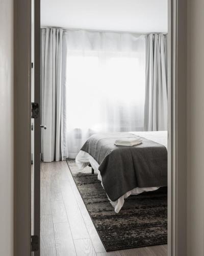 Modern CWE 1BR near BJC by Zencity - image 10