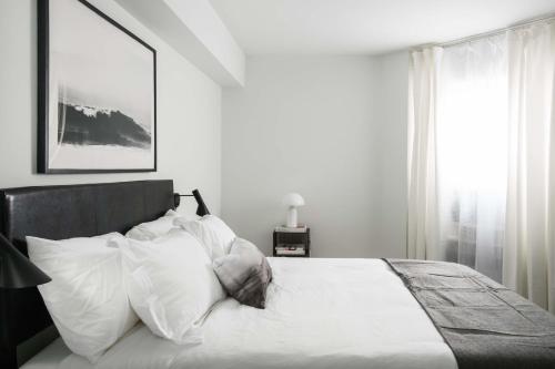 Modern CWE 1BR near BJC by Zencity - image 14