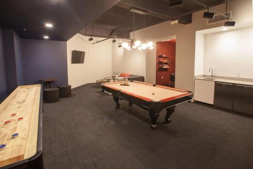 Modern CWE 1BR near BJC by Zencity - image 13
