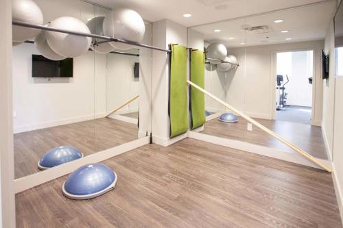 Modern CWE 1BR near BJC by Zencity - image 12